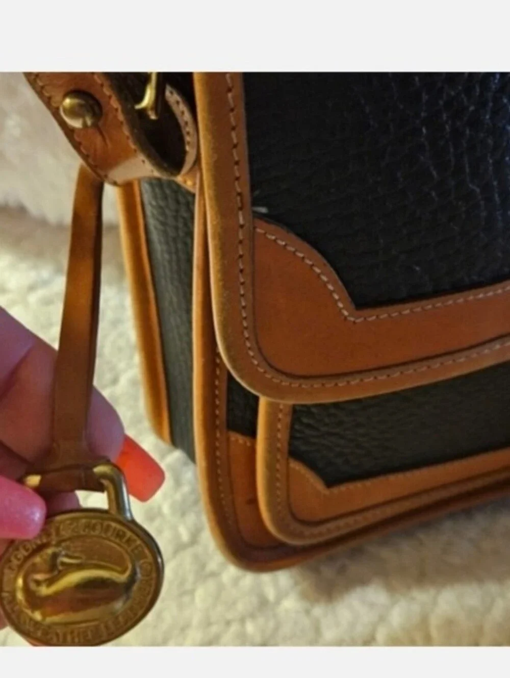 Dooney And Bourke Surrey AWL British Carrier Black Tan Leather Handbag Crossbody